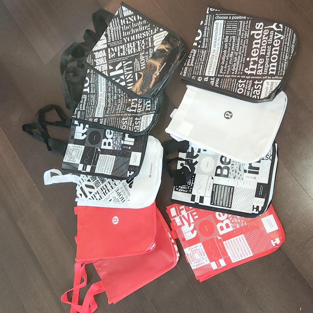 10 Lululemon shopping bags